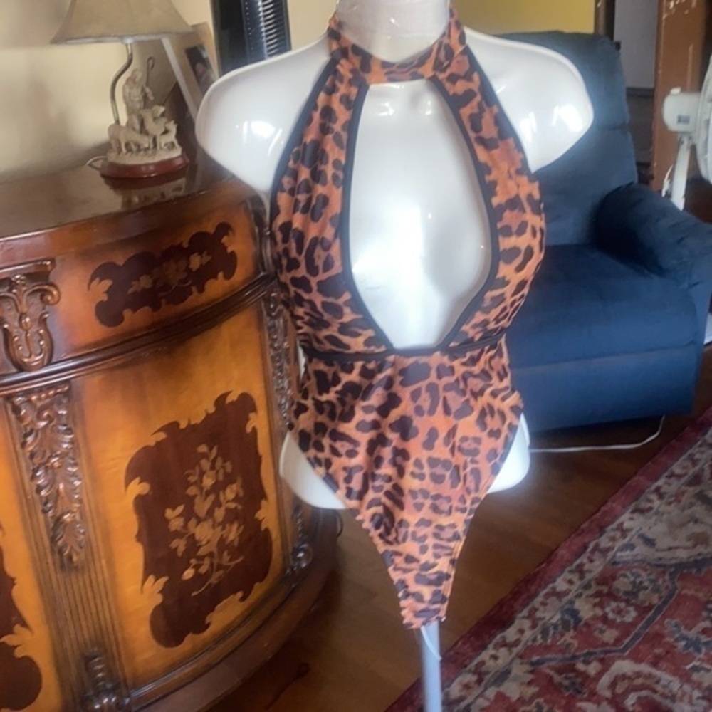 G string bathing suit , leopard 🐆 print sizeL, Kylie Jenner bathing suit - Picture 3 of 8
